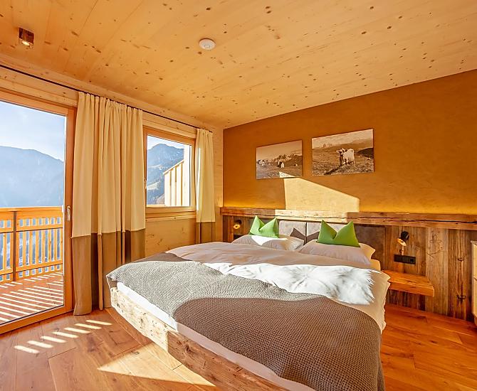 De woning Heustadl weet te charmeren met haar houten bouwstijl en de warme, liefdevolle inrichting.