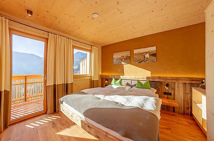 De woning Heustadl weet te charmeren met haar houten bouwstijl en de warme, liefdevolle inrichting.