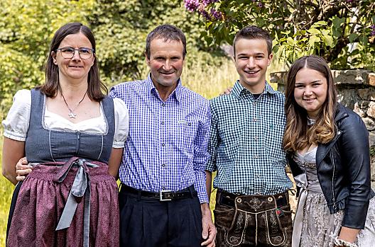 Wij, de familie Breitenberger, heten u van harte welkom op onze biologische bergboerderij.