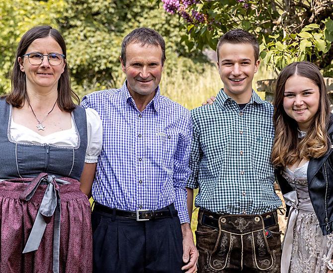 Wij, de familie Breitenberger, heten u van harte welkom op onze biologische bergboerderij.