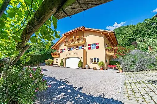Bertagnollhof - Elenco Photo