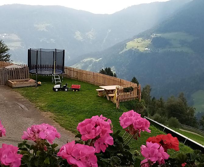 speelplaats vanaf het balkon van de vakantiewoning