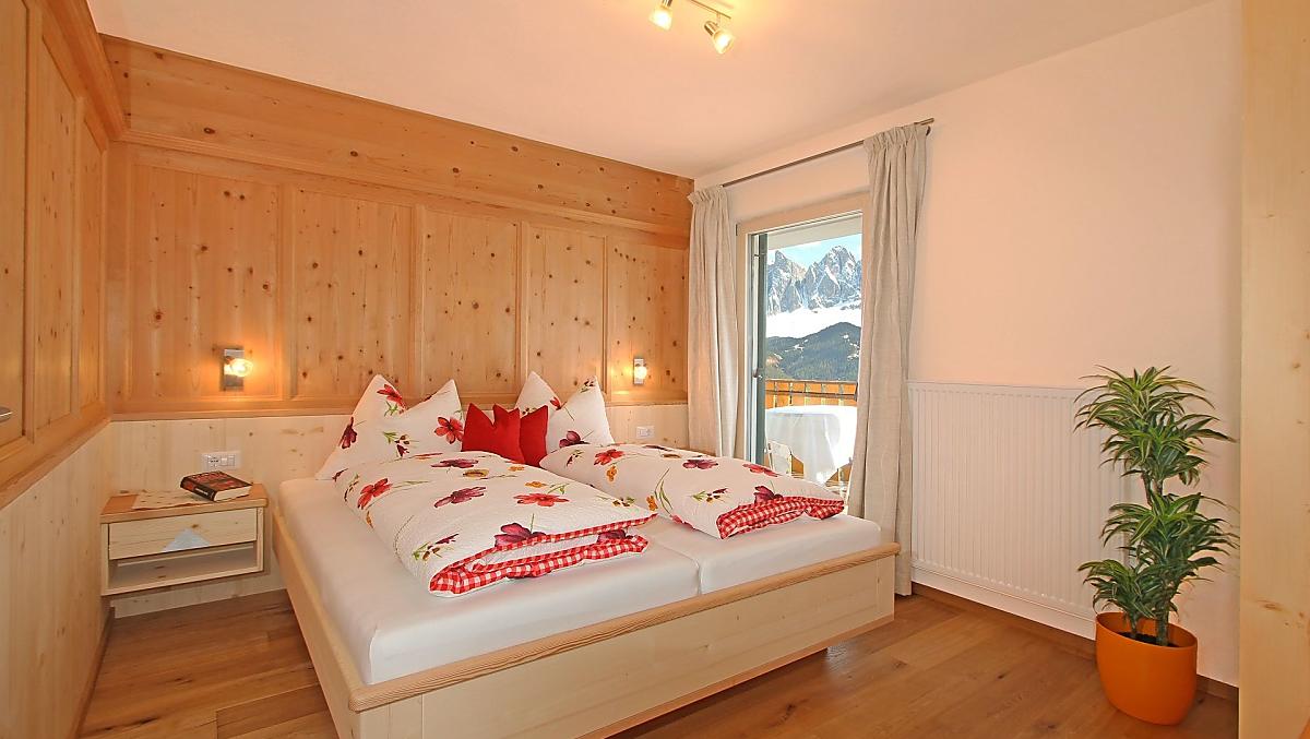 Slaapkamer met uitzicht op de Geisler 