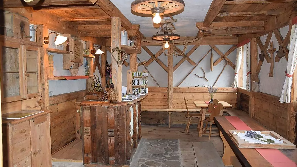 Lounge met speelhoek en boekenhoek