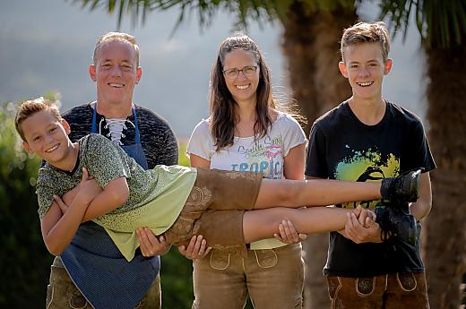 Uw gastgezin Margit, Hannes, Tim en Simon heet u van harte welkom.