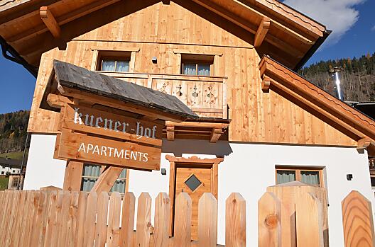Kuenerhof - Elenco Photo