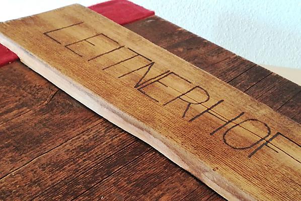 Unsere Hofmappe mit viel Liebe und in Handarbeit hergestellt. Ein herzlicher Willkommensgruß und Info für unsere Gäste.